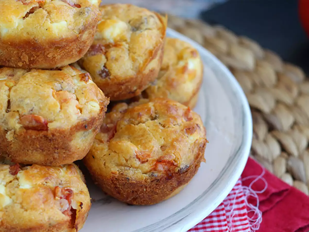 Ton balıklı, domatesli ve fetalı muffin - fotoğraf 4