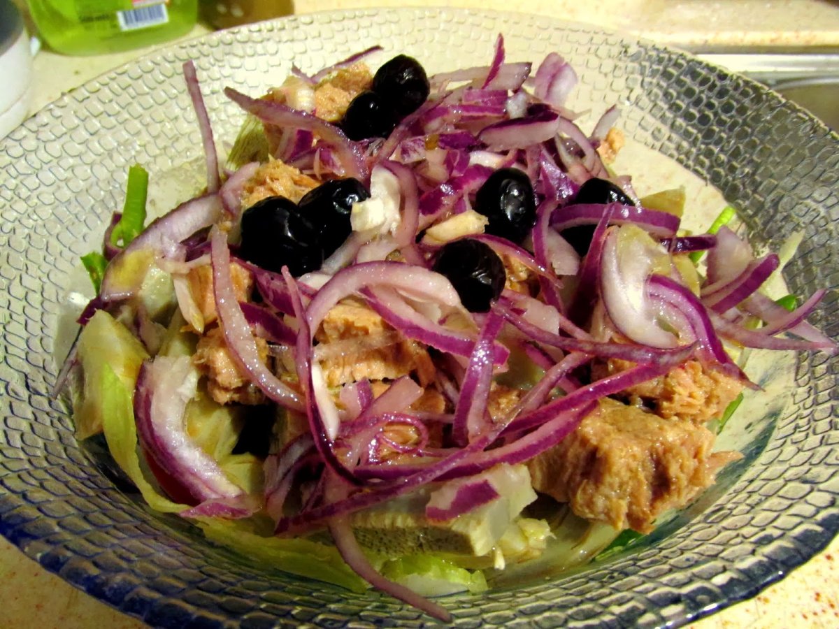 TON BALIKLI ENGİNAR SALATASI