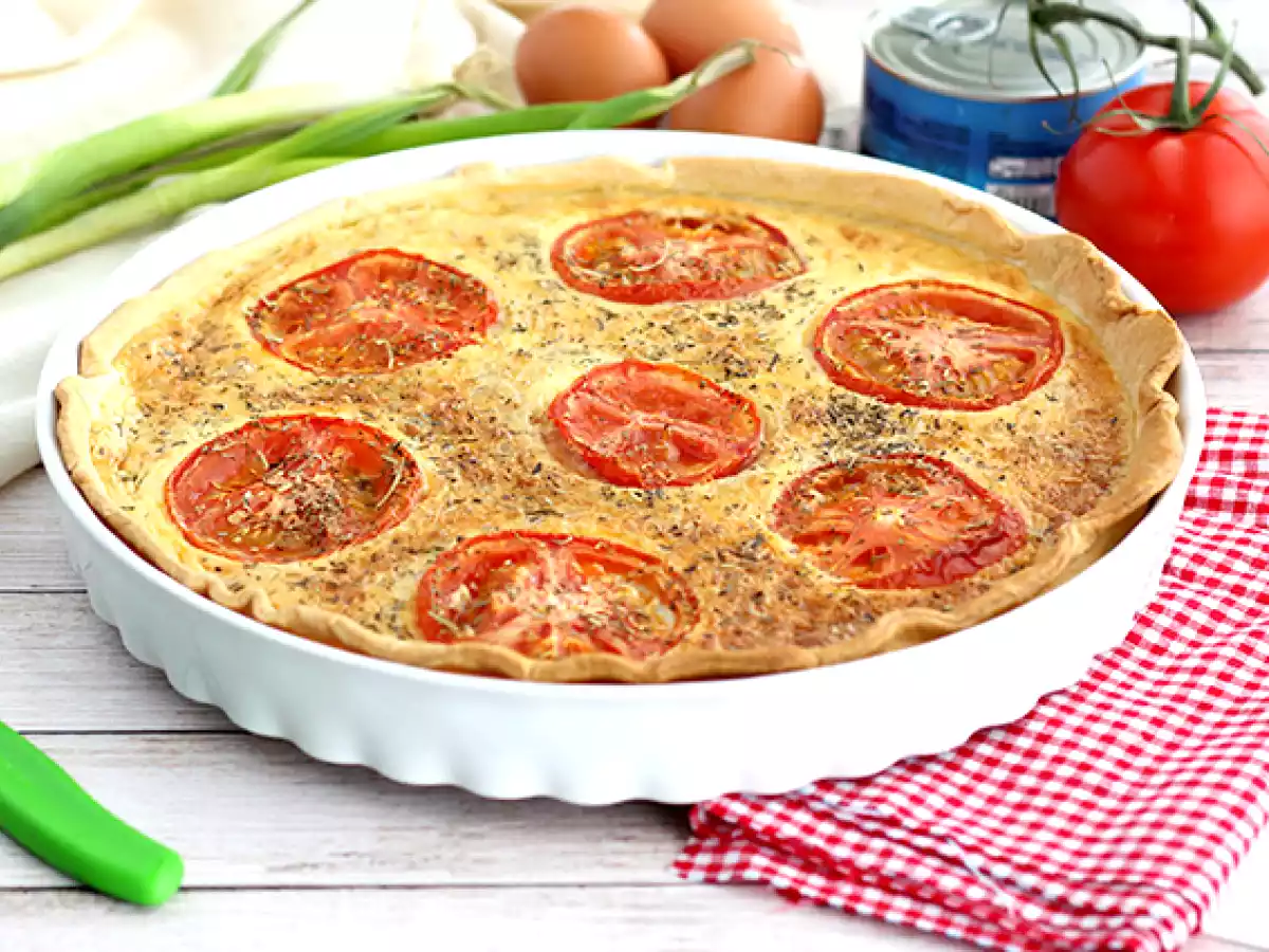 Ton balıklı ve domatesli kiş