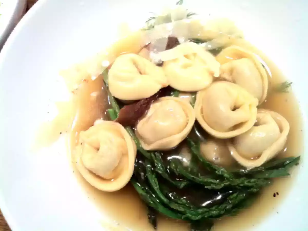 Tortellini in brodo