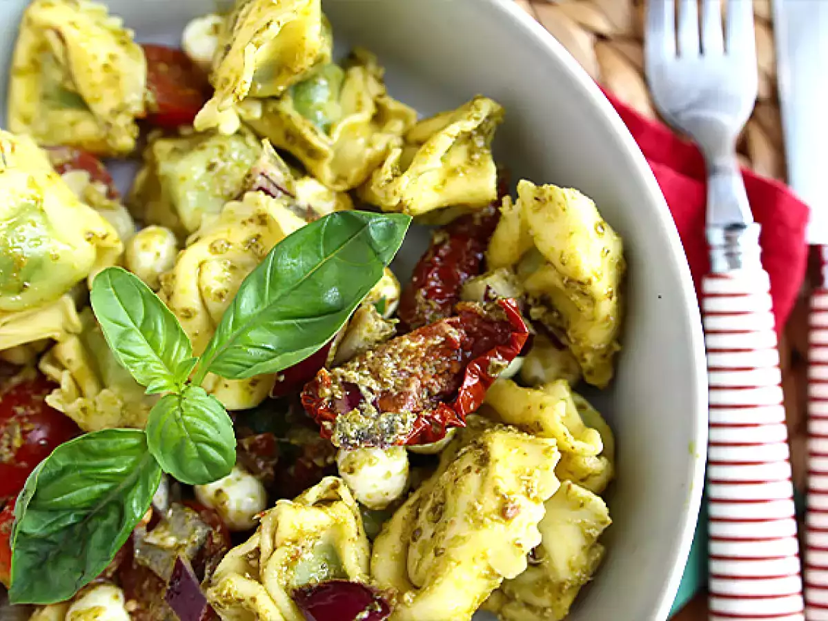 Tortellini ve pesto salatası - fotoğraf 4