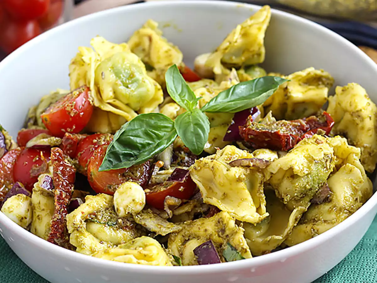 Tortellini ve pesto salatası - fotoğraf 5