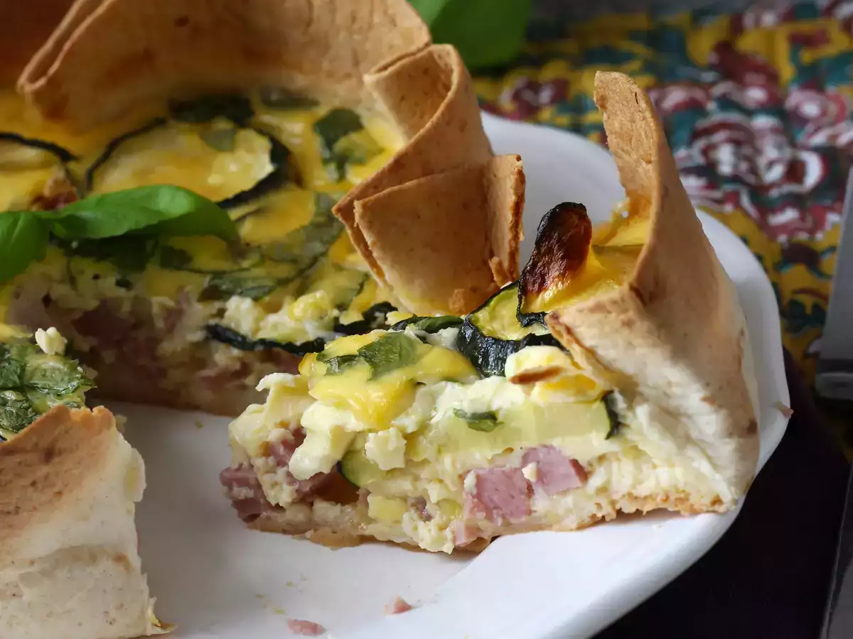 Tortilla ile hamur işi içermeyen bir kiş mi? Bu mümkün! Yaz için mükemmel olan hafif bir tarif!