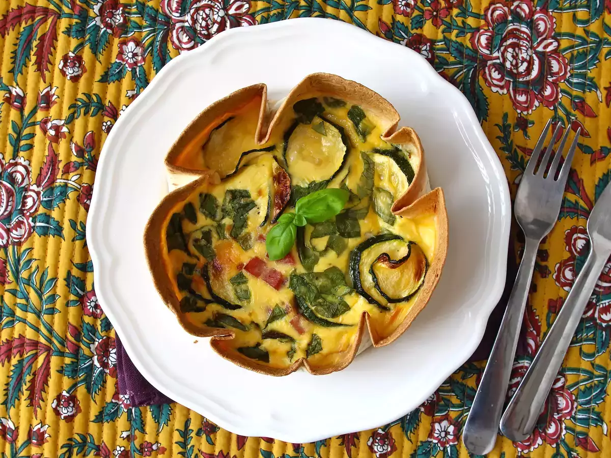 Tortilla ile hamur işi içermeyen bir kiş mi? Bu mümkün! Yaz için mükemmel olan hafif bir tarif! - fotoğraf 5