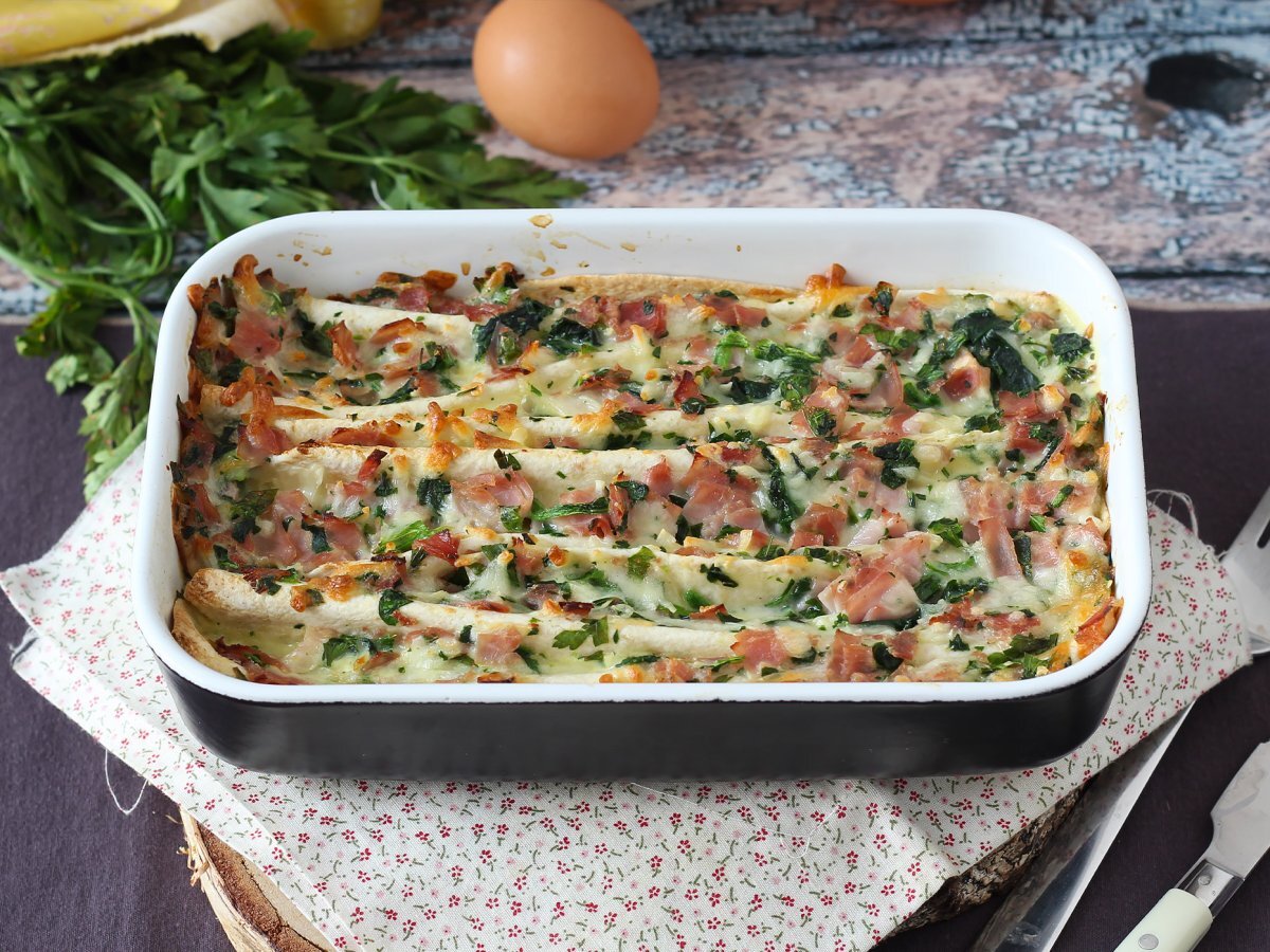 Tortilla ile ne yapmalı Jambon, ıspanak ve mozzarella graten kırışık kek stili
