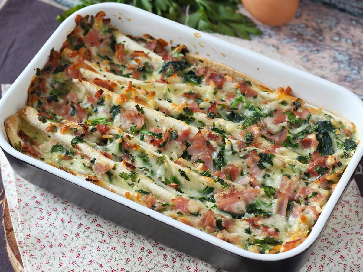 Tortilla ile ne yapmalı Jambon, ıspanak ve mozzarella graten kırışık kek stili - fotoğraf 3