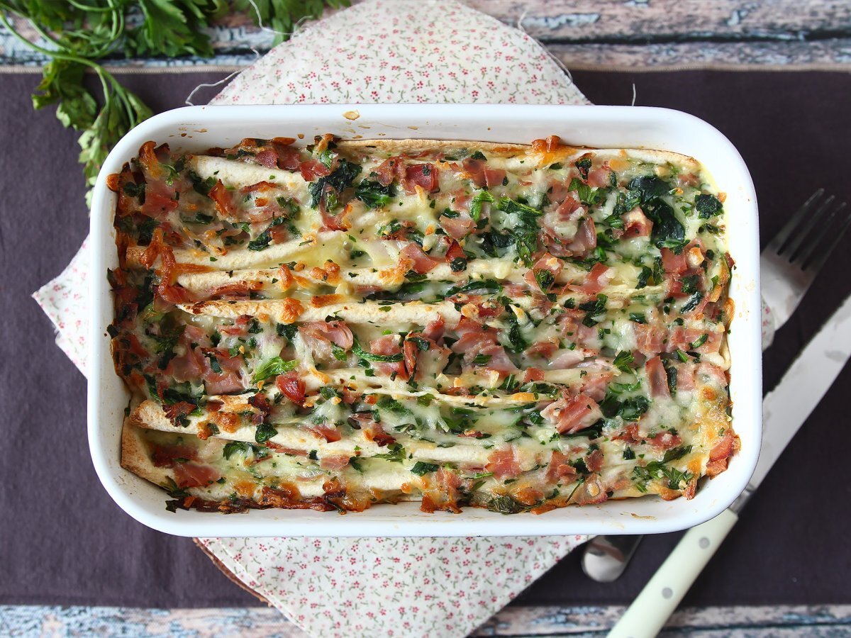 Tortilla ile ne yapmalı Jambon, ıspanak ve mozzarella graten kırışık kek stili - fotoğraf 5