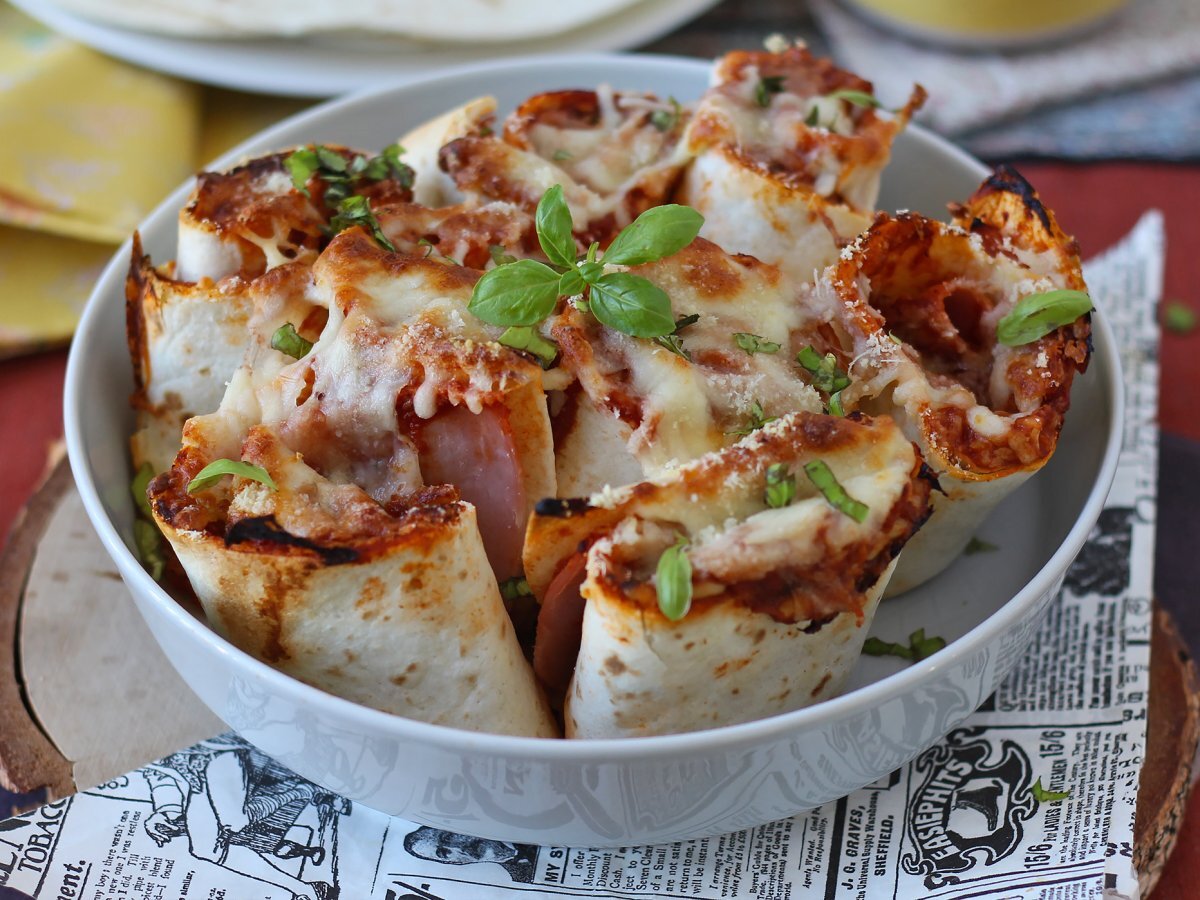 Tortilla ile ne yapmalı Pizza tadında, paylaşmak için gurme bir yemek!
