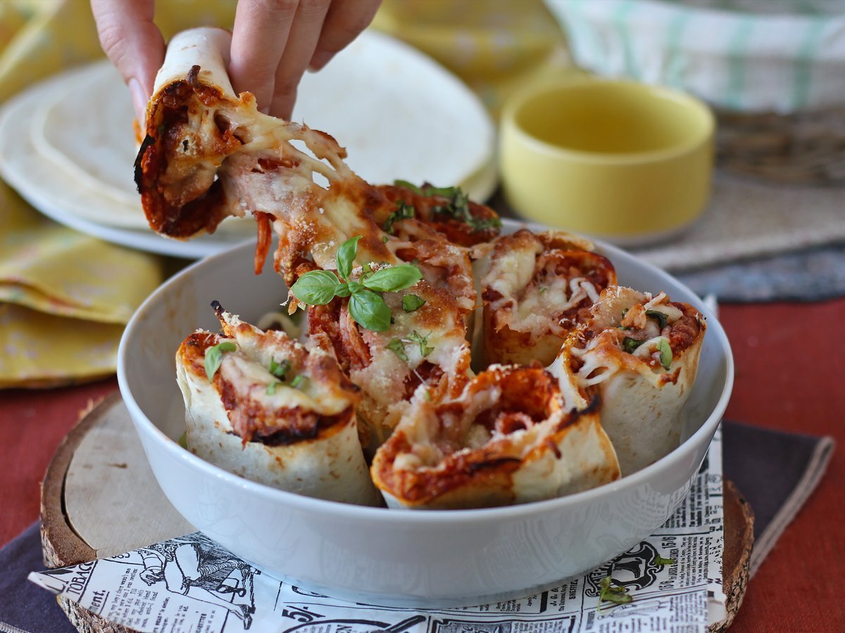 Tortilla ile ne yapmalı Pizza tadında, paylaşmak için gurme bir yemek! - fotoğraf 3