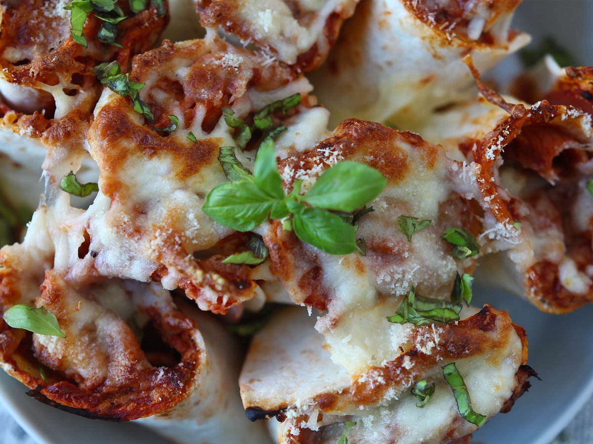 Tortilla ile ne yapmalı Pizza tadında, paylaşmak için gurme bir yemek! - fotoğraf 4