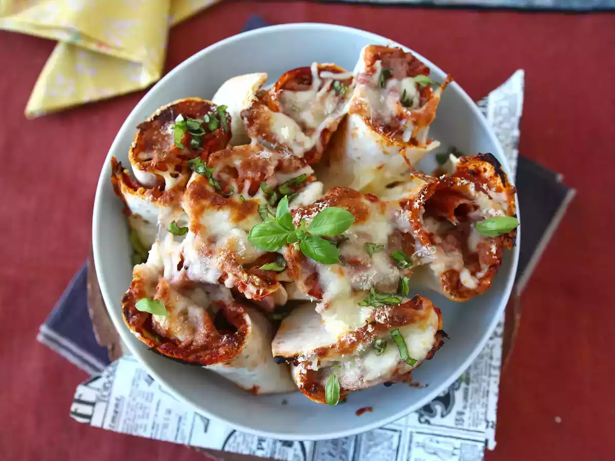 Tortilla ile ne yapmalı Pizza tadında, paylaşmak için gurme bir yemek! - fotoğraf 6