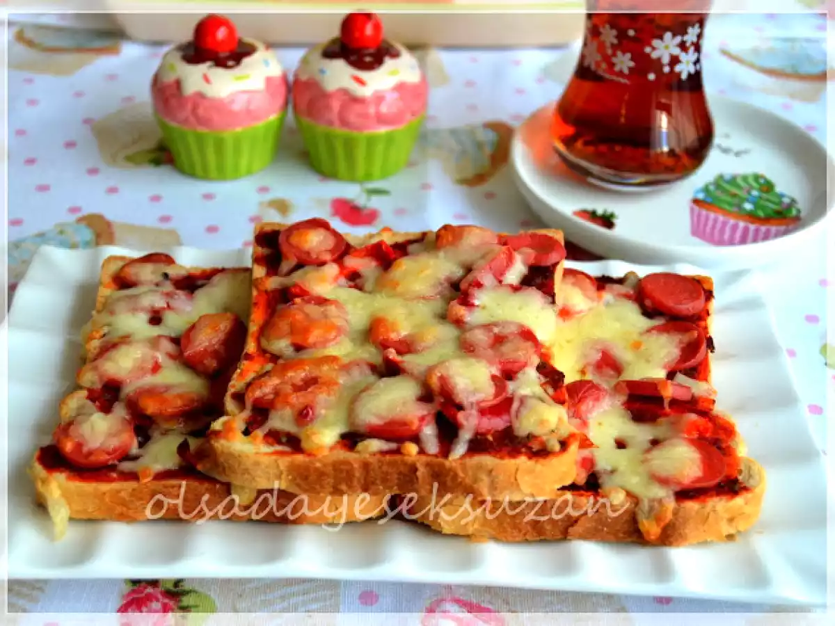 TOST EKMEĞİ İLE PRATİK PİZZA