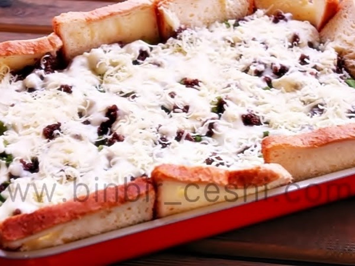 Tost Ekmeğinde Kıymalı Pırasa
