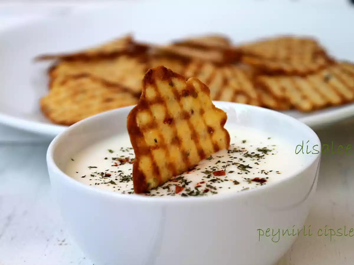 TOST MAKİNESİNDE PEYNİRLİ CİPSLER
