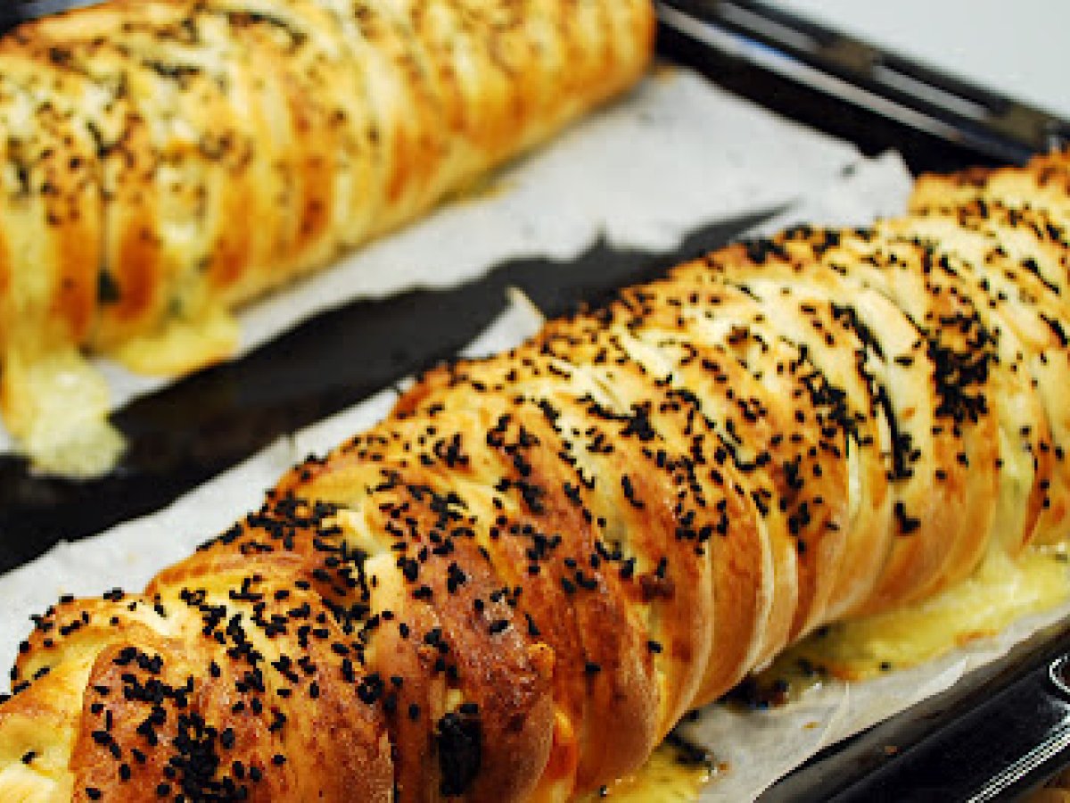 Tulum Peynirli Ispanaklı Örgü Börek