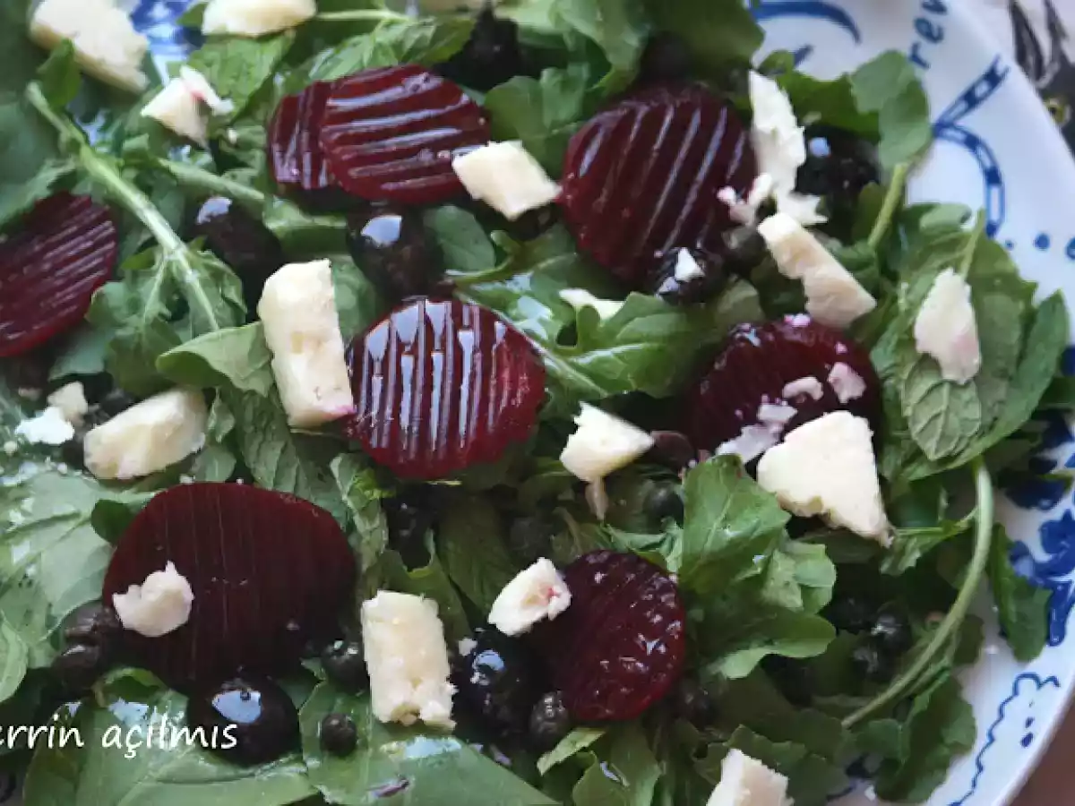 Tulum peynirli roka salatası......