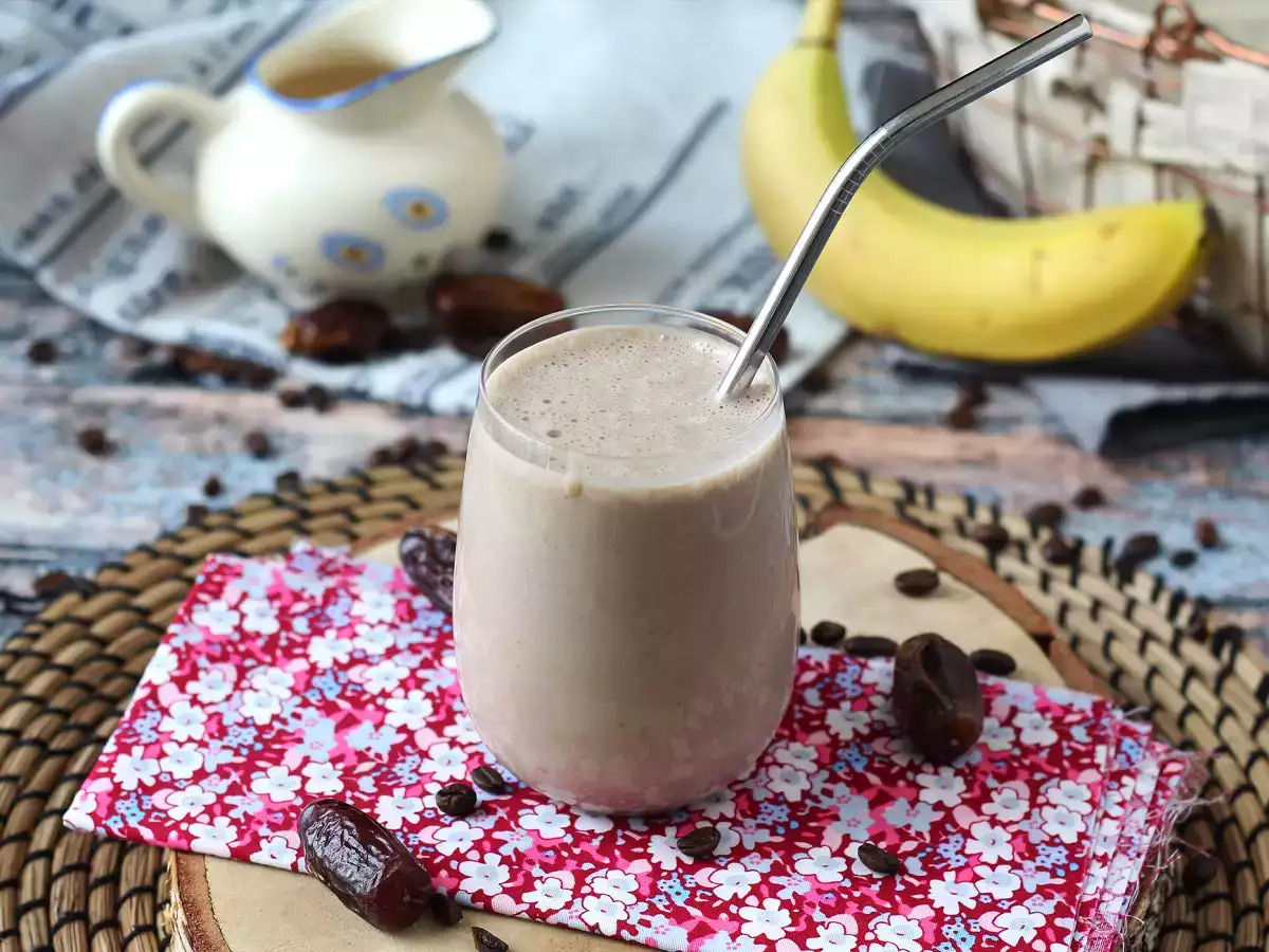 Uyandırıcı Kahveli ve Hurmalı Smoothie!
