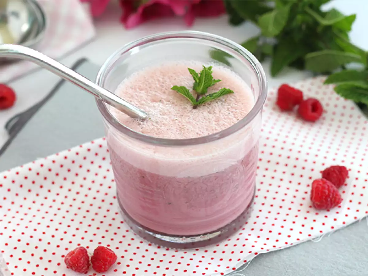 Vegan ahududulu ve naneli milkshake - fotoğraf 4