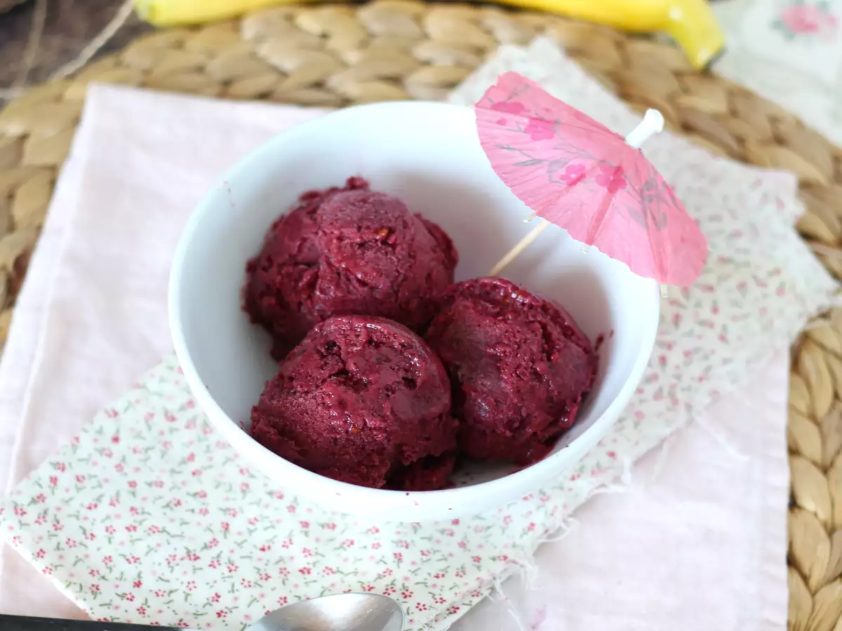 Vegan kırmızı meyveli dondurma: yapımı çok kolay muzlu nice cream! - fotoğraf 4