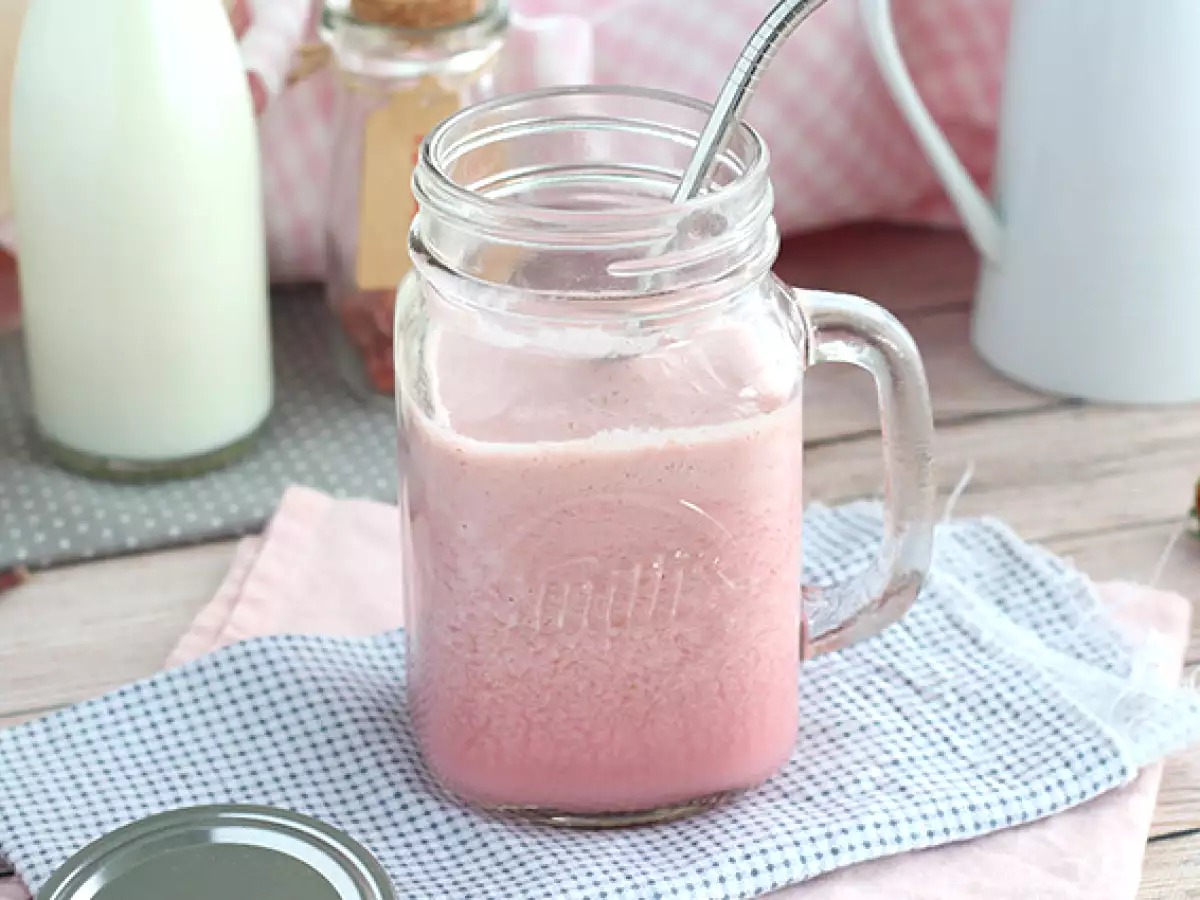 Vegan kırmızı meyveli milkshake - fotoğraf 4