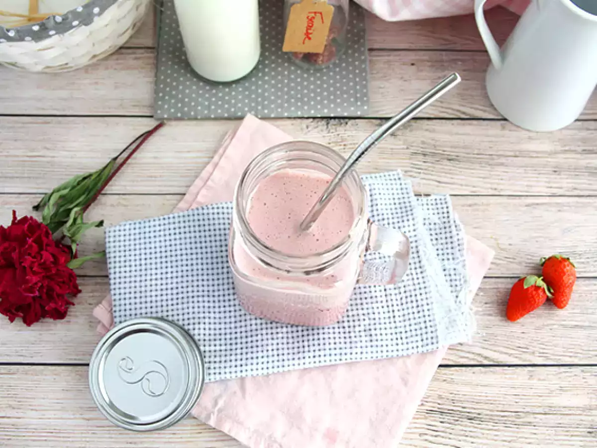 Vegan kırmızı meyveli milkshake - fotoğraf 5