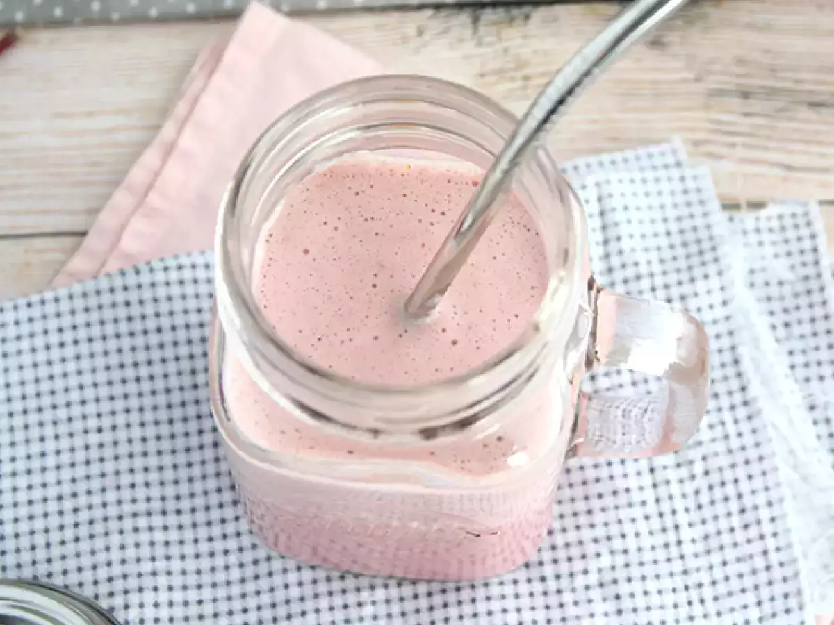 Vegan Kırmızı Meyveli Milkshake Tarifi - fotoğraf 3