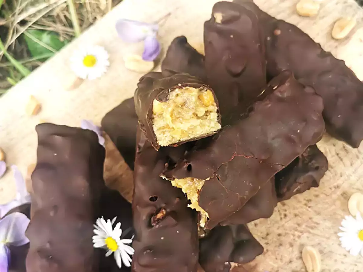 Vegan ve glütensiz ev yapımı Snickers barlar