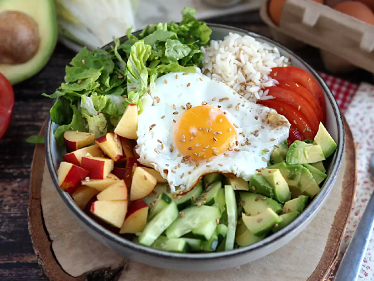 Vejetaryen Buddha kasesi – Rengârenk ve dengeli bir salata!