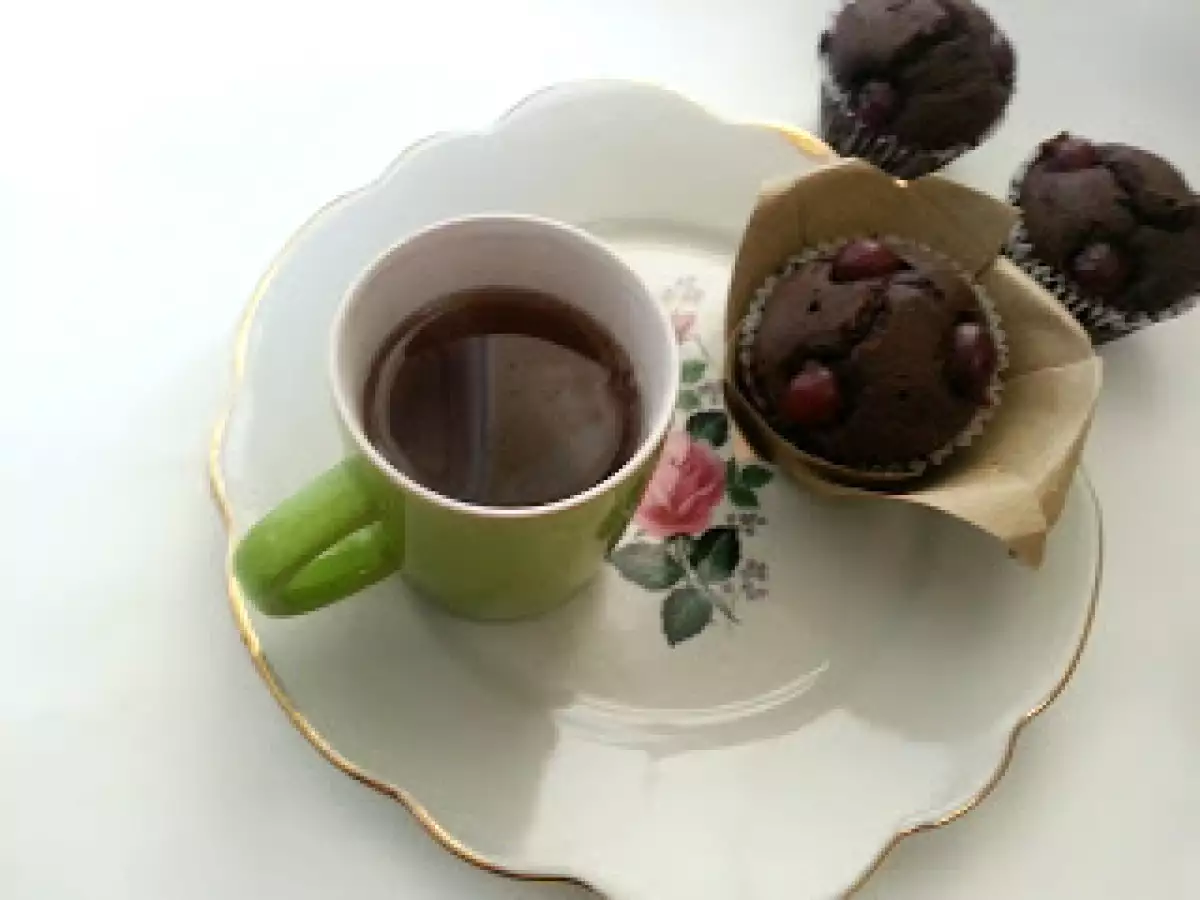 Vişneli çikolatalı cupcake - fotoğraf 2