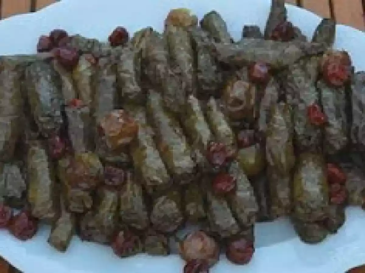 Vişneli yaprak sarması nasıl yapılır