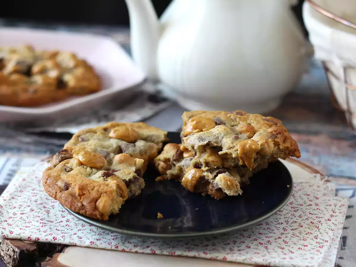 XXL fındıklı, sütlü çikolatalı ve pralinli kurabiye - fotoğraf 2