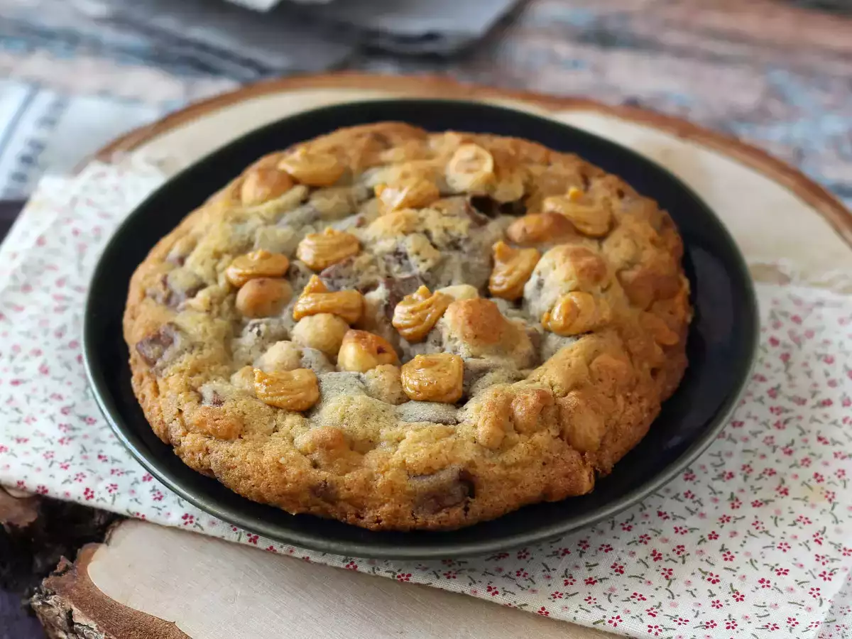 XXL fındıklı, sütlü çikolatalı ve pralinli kurabiye - fotoğraf 3