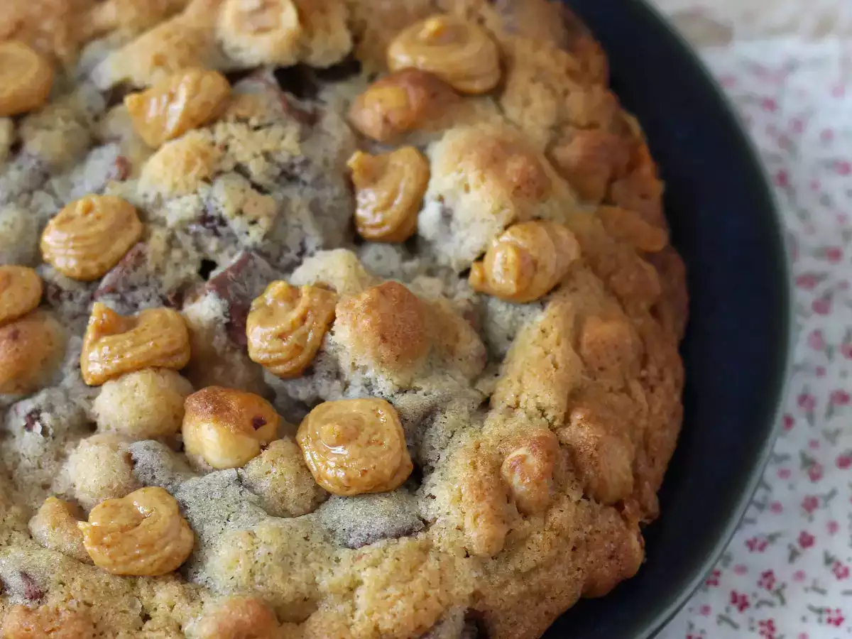 XXL fındıklı, sütlü çikolatalı ve pralinli kurabiye - fotoğraf 4