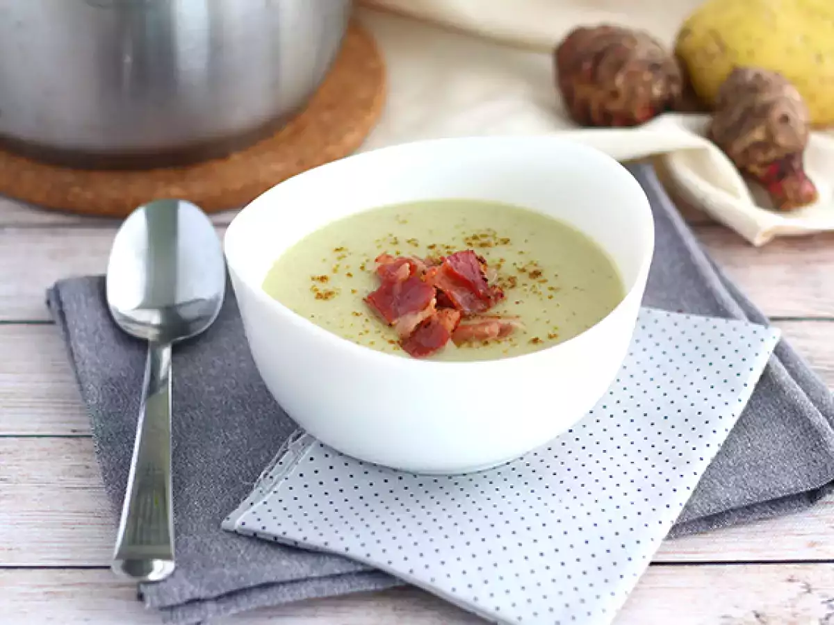 Yer elması, patates ve pastırma çorbası