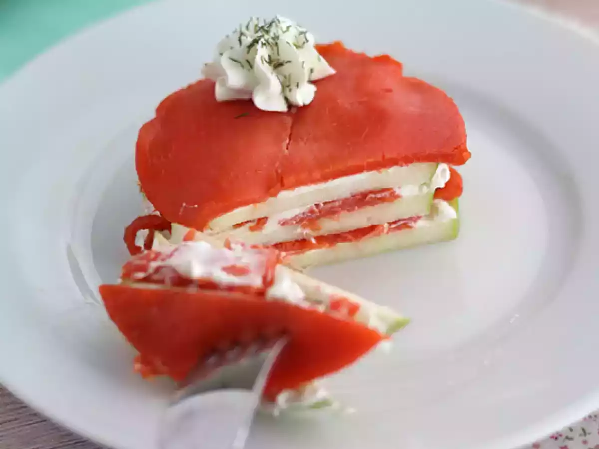Yeşil elmalı somon mille feuille - fotoğraf 2