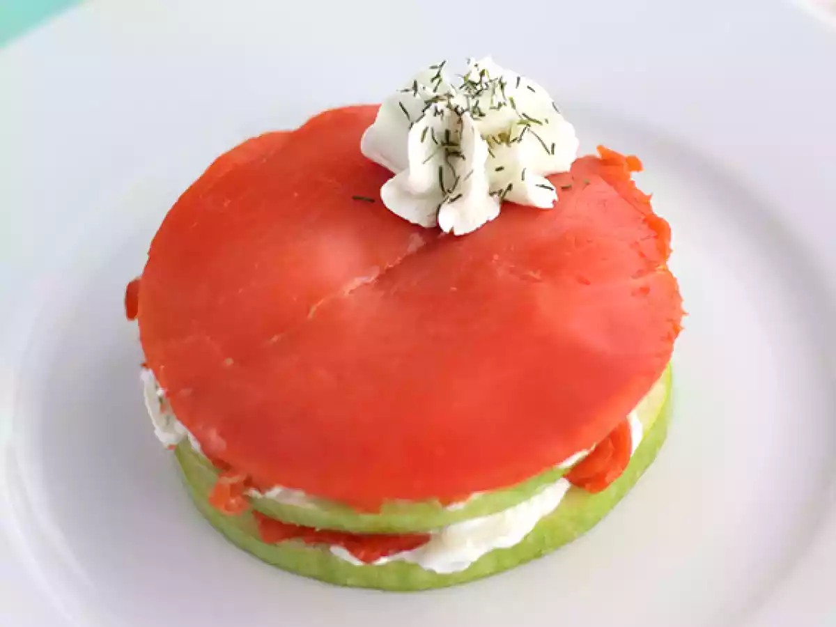 Yeşil elmalı somon mille feuille - fotoğraf 4