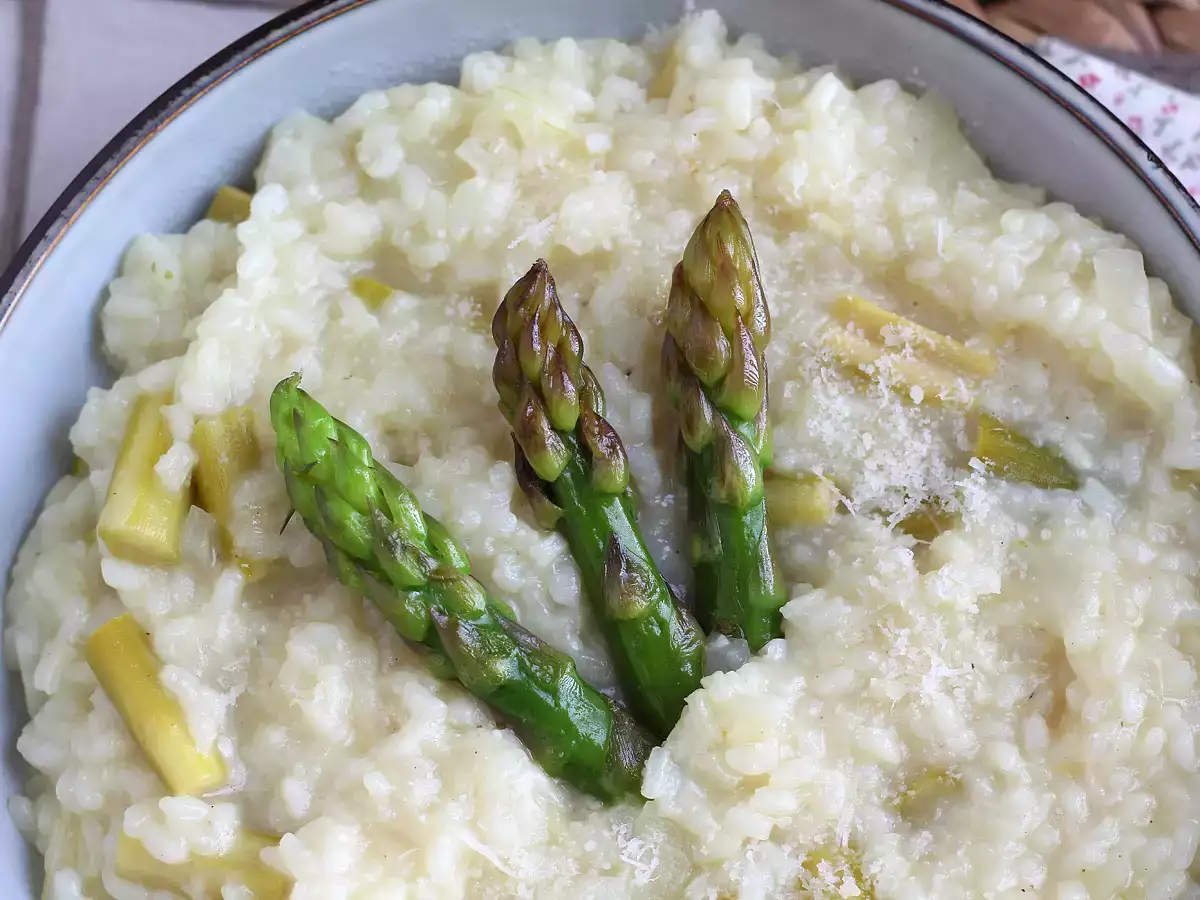 Yeşil kuşkonmaz ve parmesanlı risotto - fotoğraf 2