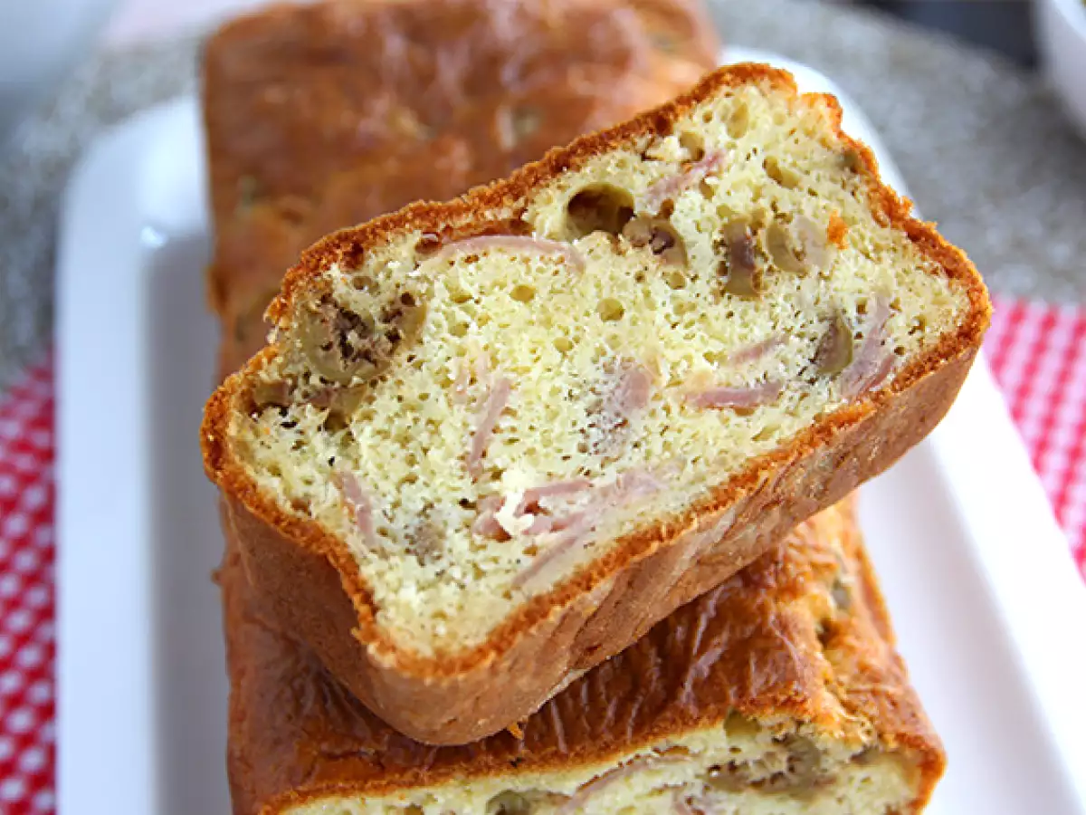 Yeşil zeytinli jambonlu ve peynirli kek - fotoğraf 2