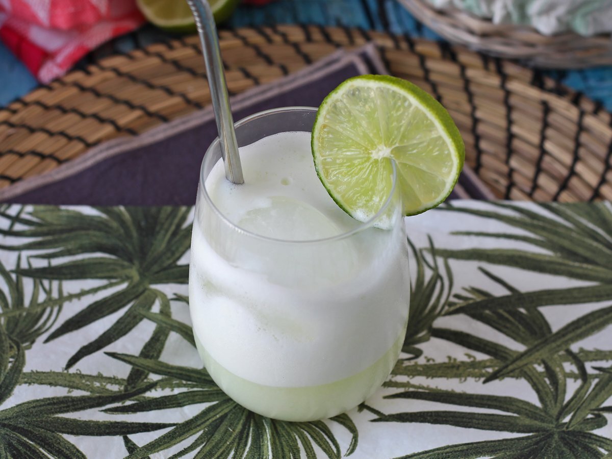 Yoğunlaştırılmış sütlü İsviçre limonatası