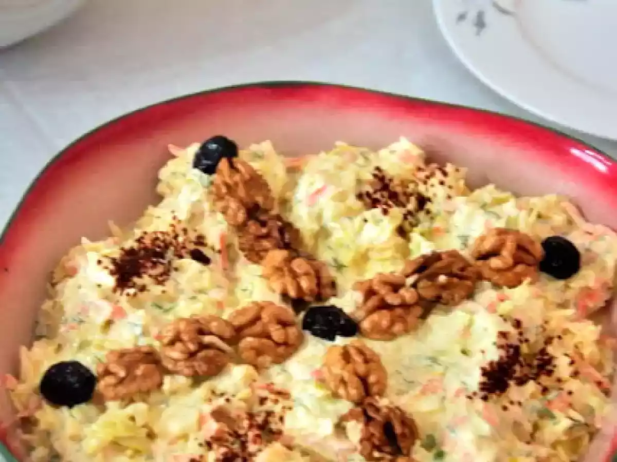 Yoğurtlu Beyaz Lahana Salatası