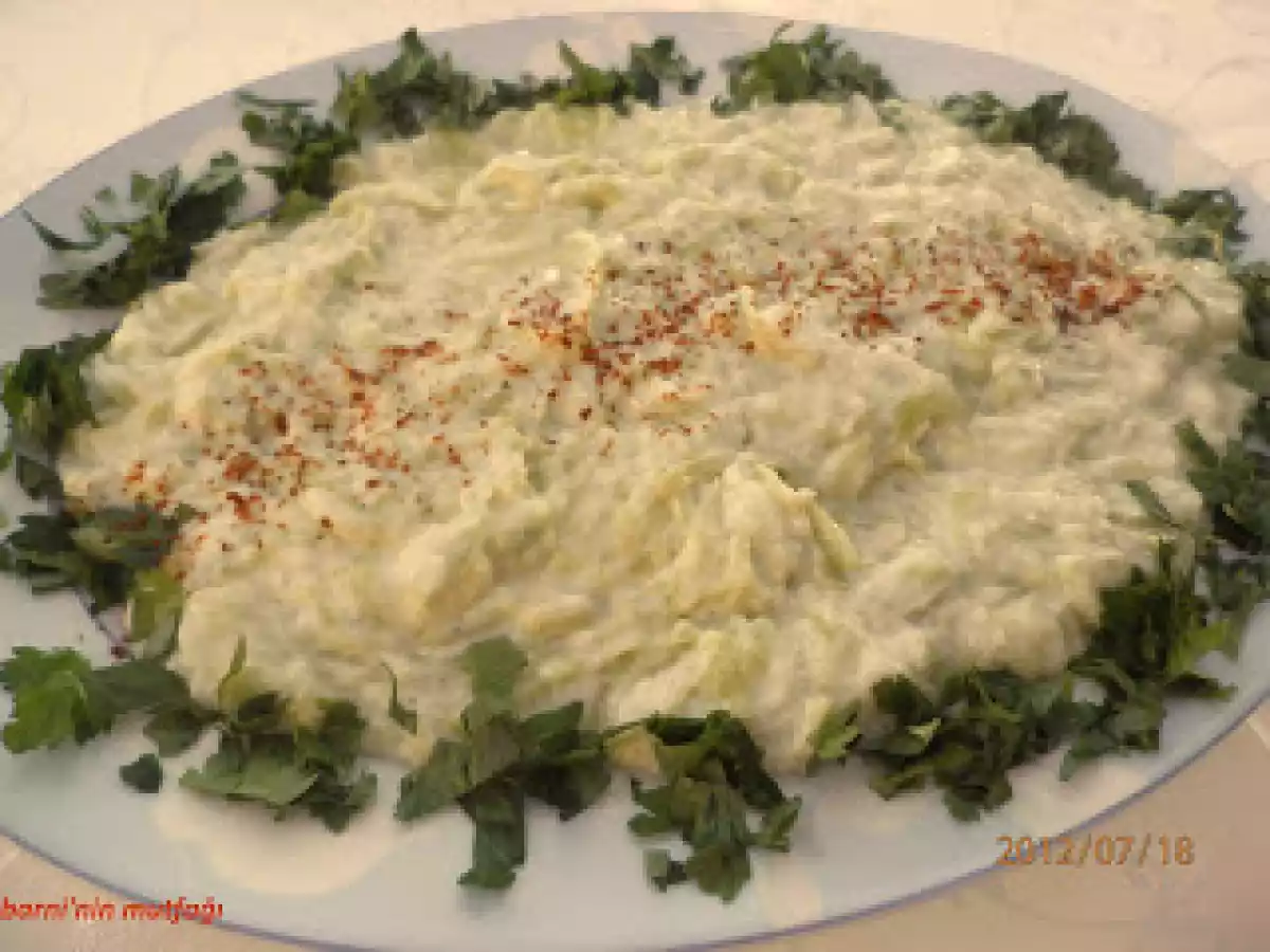Yoğurtlu Kabak Salatası