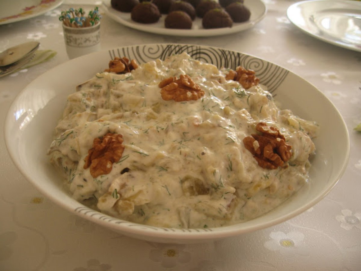 YOĞURTLU KÖZ PATLICAN SALATASI