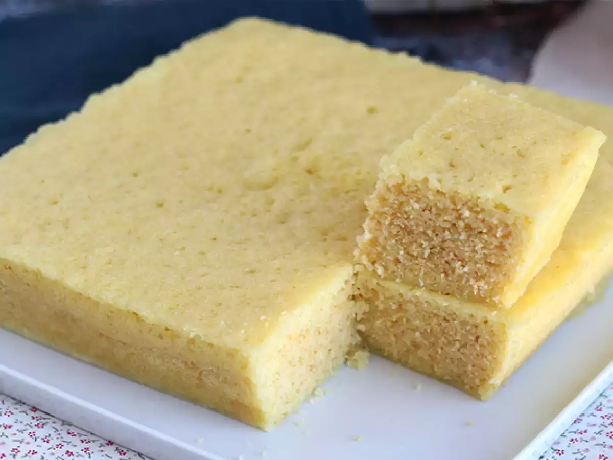 Yoğurtlu pandispanya mikrodalgada 10 dakika içinde.