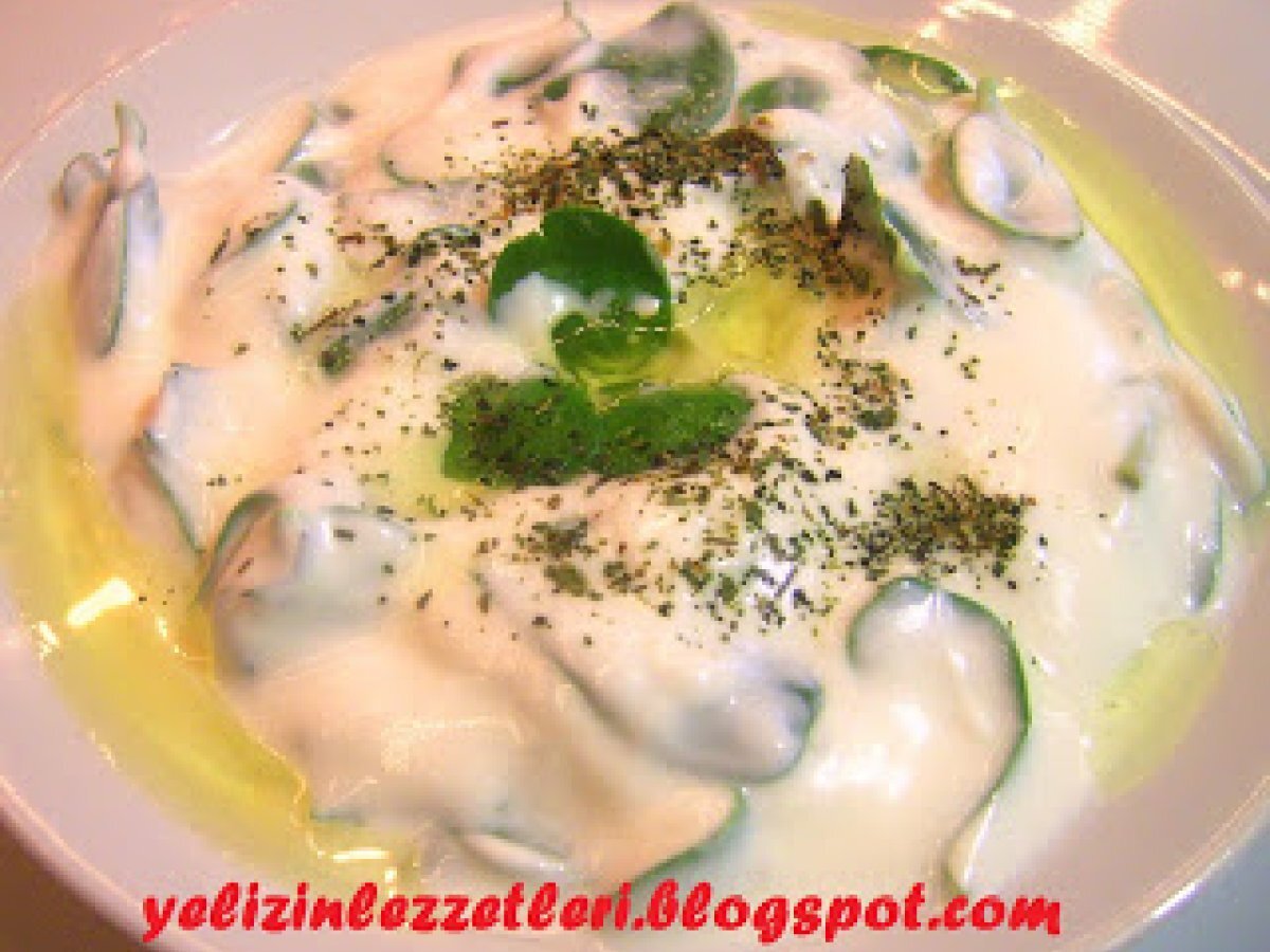 YOĞURTLU SEMİZ OTU SALATASI