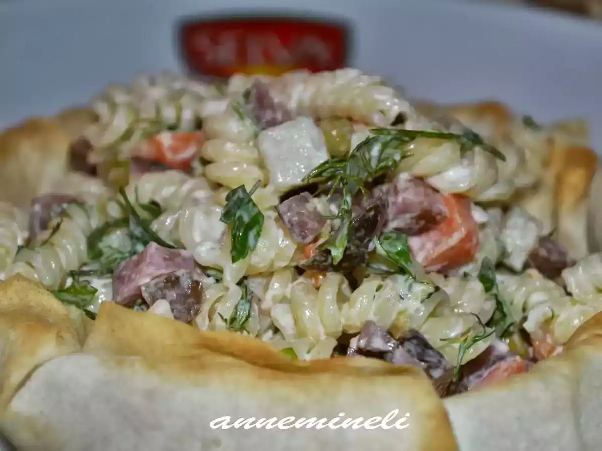 YUFKA ÇANAĞINDA MAKARNA SALATASI