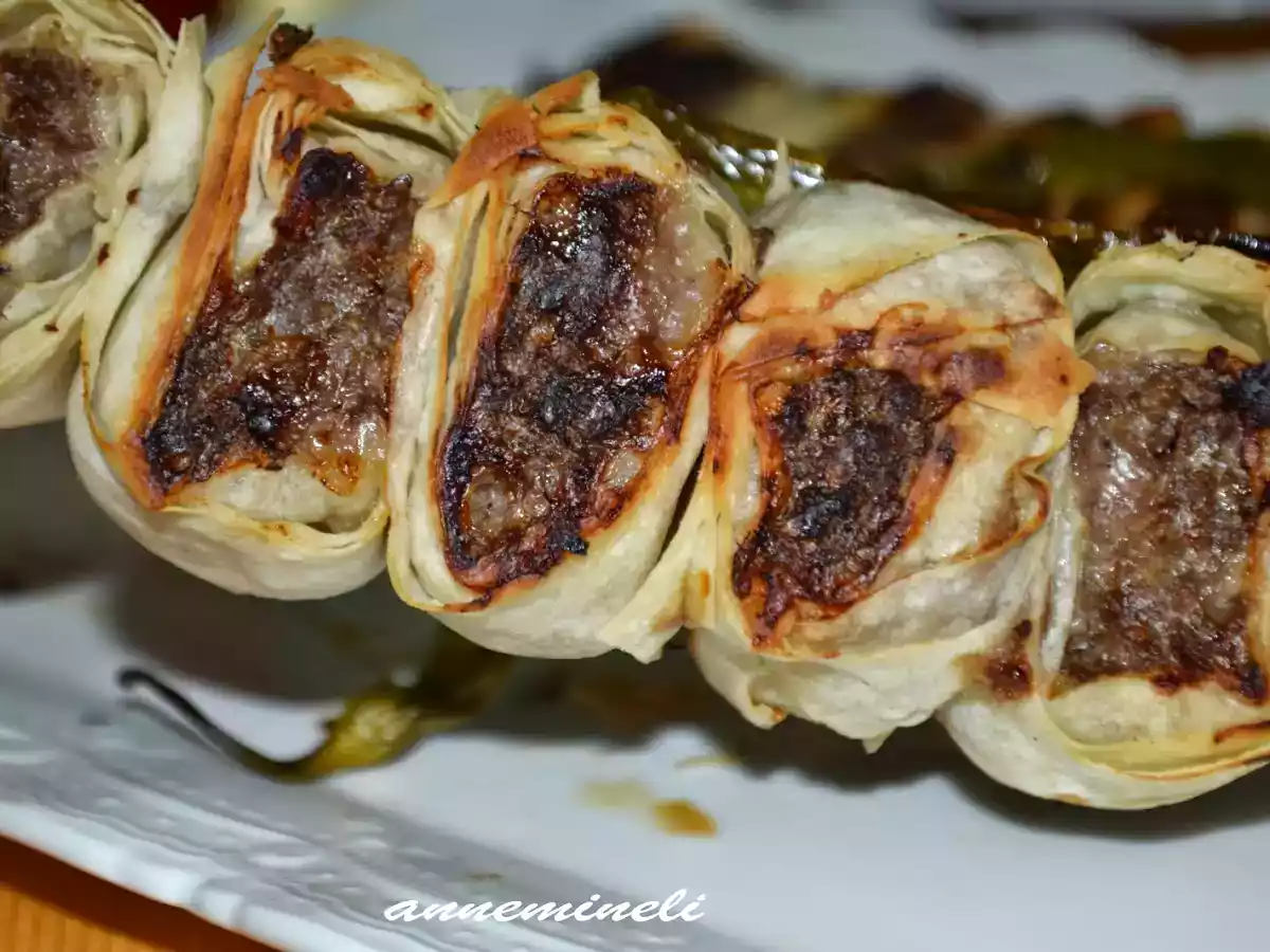 YUFKALI KÖFTE KEBABININ YAPILIŞI VE TARİFİ - fotoğraf 2