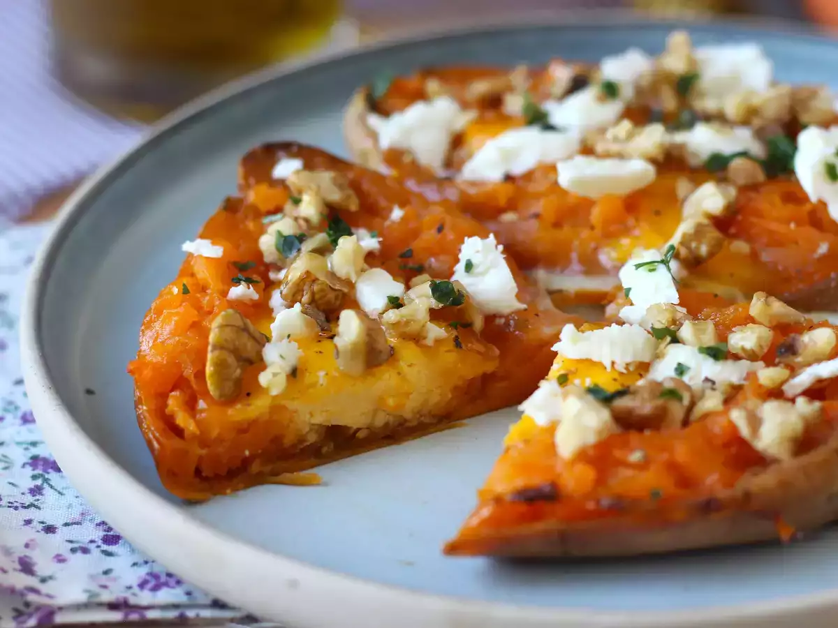 Yumurta, feta peyniri, bal ve cevizli fırında tatlı patates - fotoğraf 5