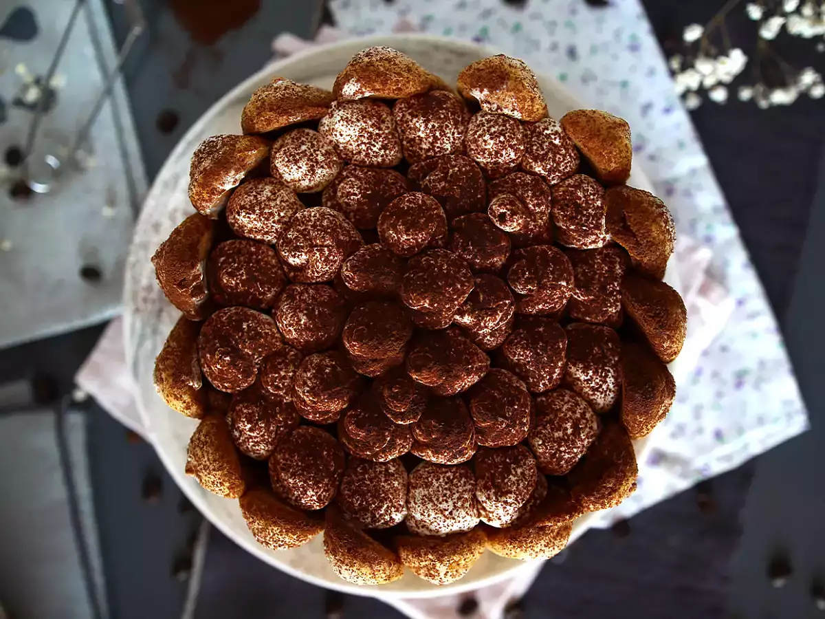 Yumurtasız lezzetli tiramisu tarzı charlotte - fotoğraf 3