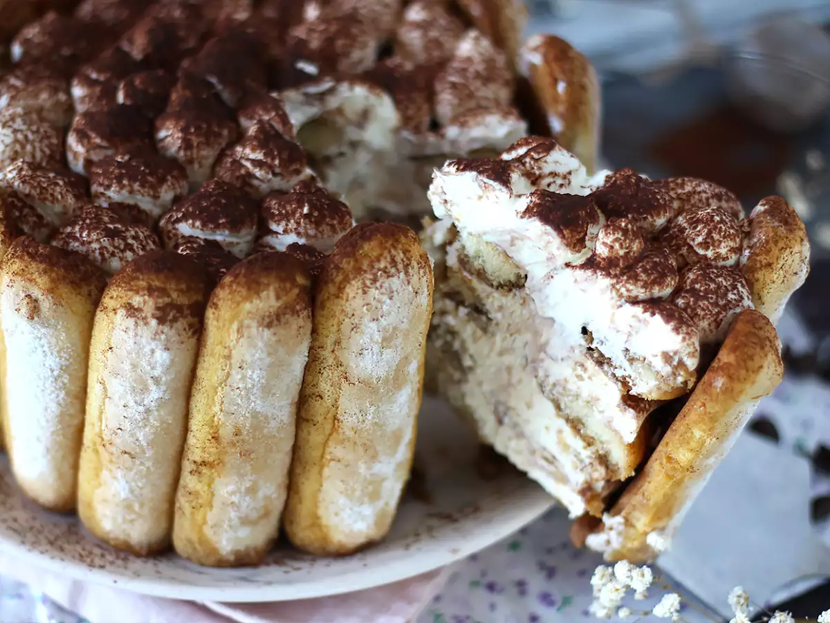 Yumurtasız lezzetli tiramisu tarzı charlotte - fotoğraf 4