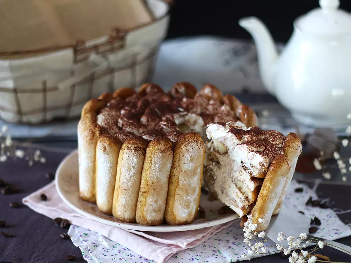 Yumurtasız lezzetli tiramisu tarzı charlotte - fotoğraf 6